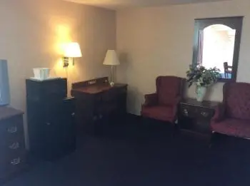 Economy Inn 4