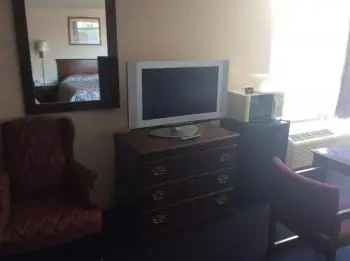 Economy Inn 8
